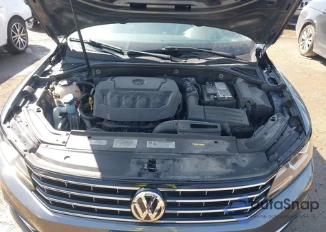 2018 Volkswagen Passat 2.0T R-Line/2.0T S из США, поврежденный, VIN 1VWAA7A35JC031938